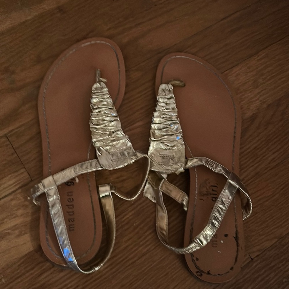 Girls fancy flops -size 4
